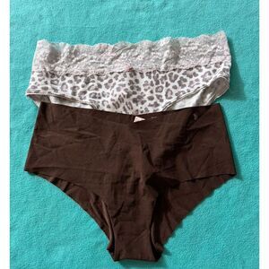 Lot Of 2 VICTORIA'S SECRET DREAM ANGELS SMOOTH FLORAL LACE RARE CHEEKINI PANTIES